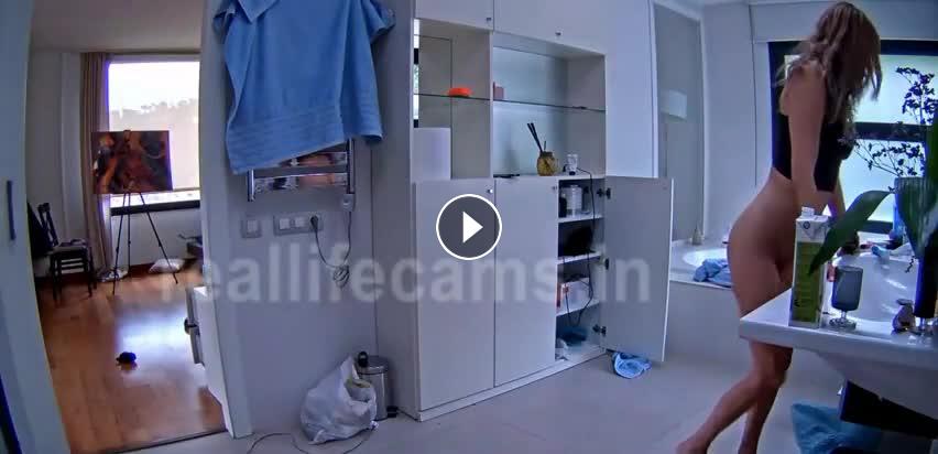 Reallifecam – Sara and Massimo have kissing fun and quick pussy play in bathroom 26.06.2024