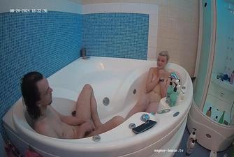 Tonk and Friend hot bath, 20 08 2024