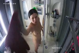 Camille friend showering, 21 07 2024
