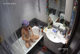 Ariela showering, 21 07 2024