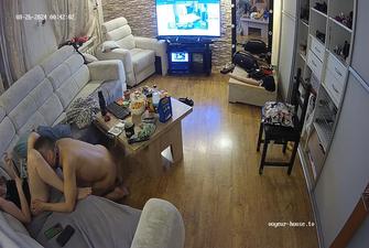 Henry Shelia have fun in livingroom when friend sleep 2024-08-25