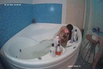 Naomi taking a bath and shaving 2024-08-05