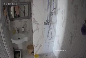 Amelie friend showering, 15 08 2024