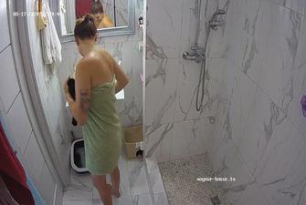 Amelie friend showering, 17 08 2024