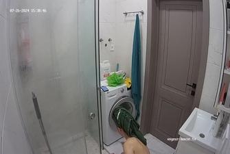 Melissa showering, 26 07 2024