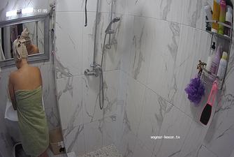 Amelie friend showering, 18 08 2024