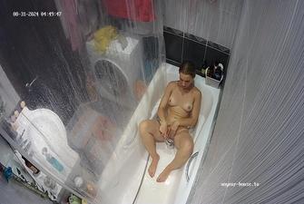 Ariela friend showering, 31 08 2024