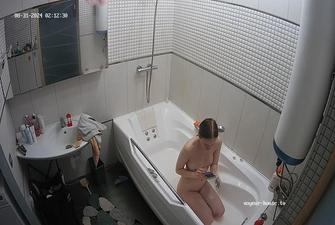 Art friend showering, 31 08 2024
