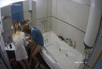 Art friends bathroom pussy eating, 25 08 2024