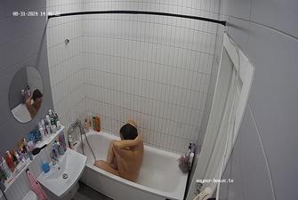 Fennec friend showering, 31 08 2024