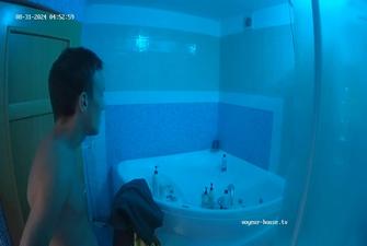 Guests shower sex, 31 08 2024