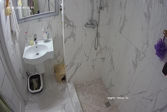 Amelie showering, 08 09 2024