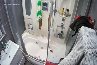 Camille friend quick shower, 11 09 2024