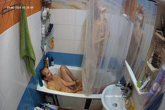 Bo and Friend hot shower, 02 09 2024