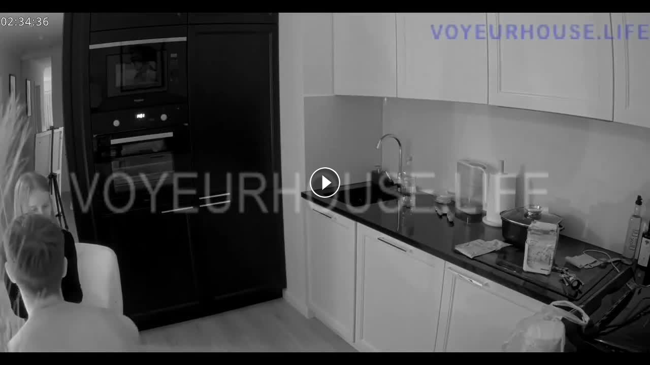 Reallifecam – Elli and her boyfriend have hot sex from behinde in the dark 12.09.2024