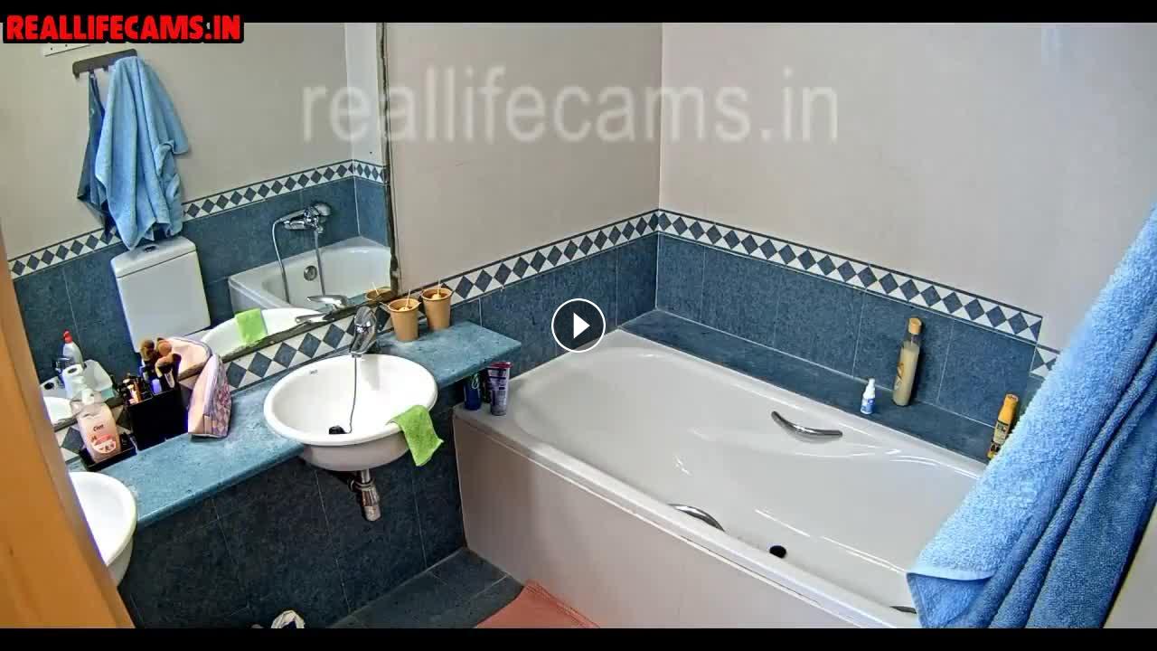 Reallifecam – Maghdela take a bath anr showe her perfect body 06.09.2024