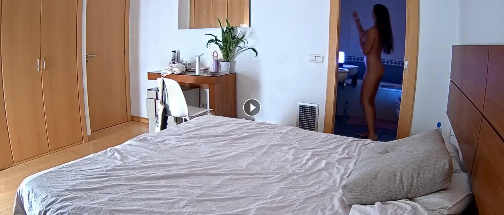 Reallifecam – Ulyana use a big pink dildo to rub her big wet pussy 13.09.2024