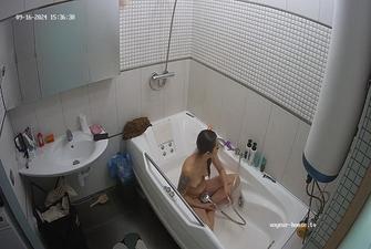 Art friend showering, 16 09 2024