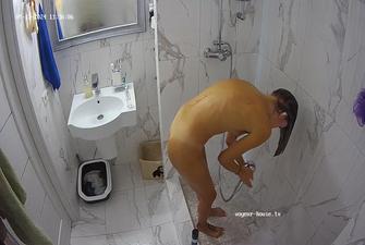 Amelie showering, 13 09 2024