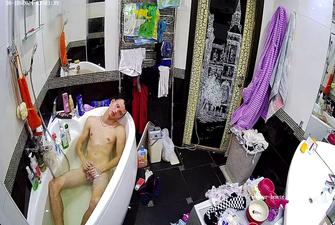 Guest guy bath and jerking 18-10-2024