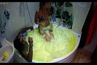 Reallifecam – Masha and guest couple take bath together, 10 11 2024